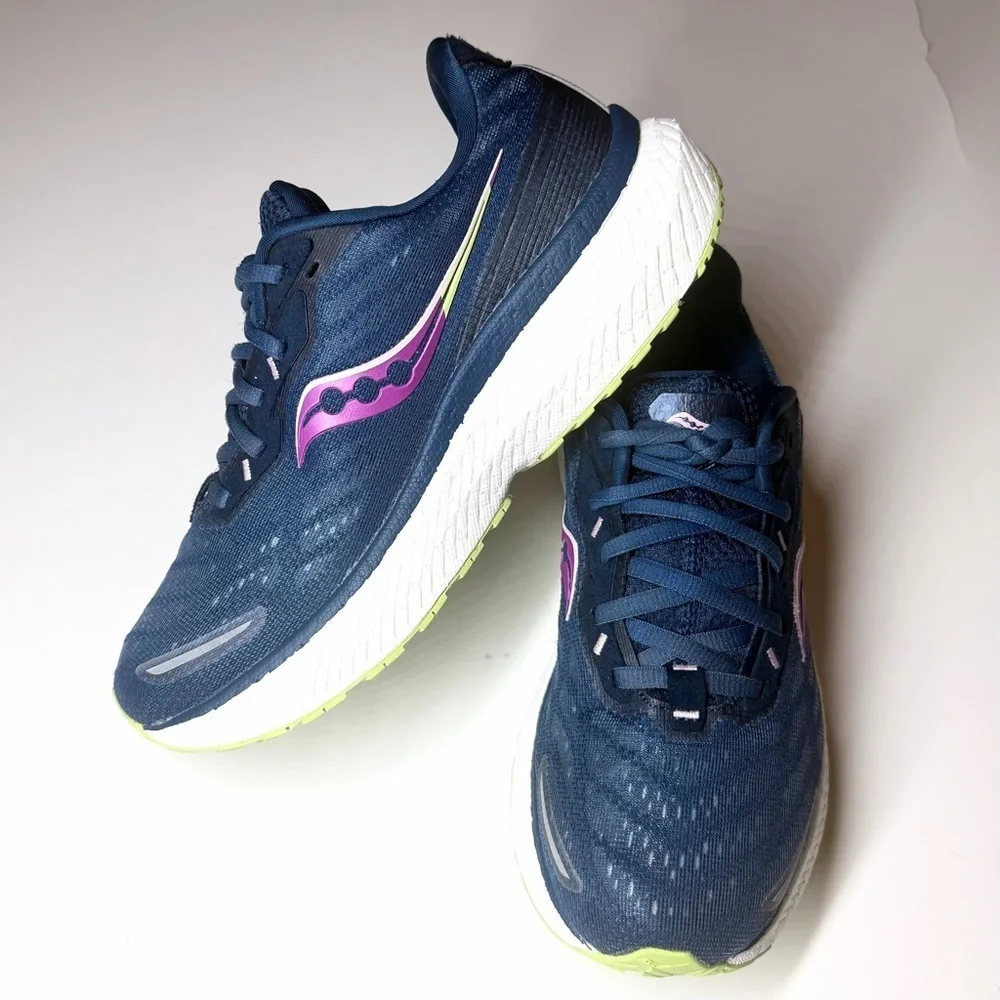 Saucony Women's Triumph Running Sneakers  Size- 7.5
